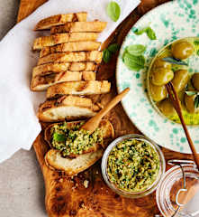 Bruschetta mit Olivencreme