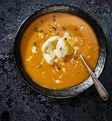 Dýňová polévka s kokosovým mlékem a mozarellou