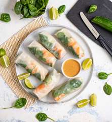 Spring rolls z kurczakiem i sosem orzechowym (TM6, TM7)