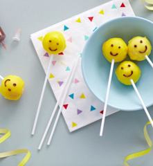 Smiley pop cake