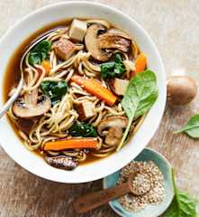 Nudelsuppe mit Räuchertofu