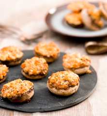 Pieczarki zapiekane z kozim serem