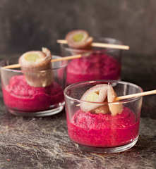 Spuma di barbabietola con aringhe