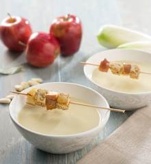 Sopa de endibia y manzana con brocheta de tofu