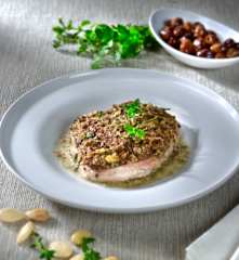 Atún con pesto de almendras y aceitunas