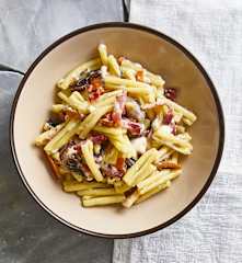 Casarecce radicchio, carote e prosciutto