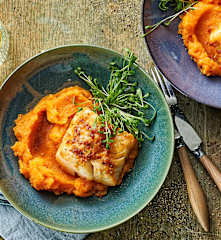 Merluzzo con purea di patate dolci e sedano
