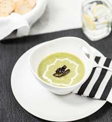 Crema de calabacita, cilantro y chile