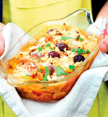 Crumble de tomates, poivrons et olives