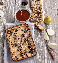 Tarte de pera e arandos com creme de amêndoa