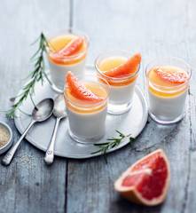 Pannacotta pamplemousse-coco