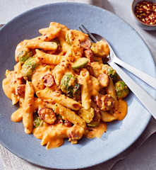 Pikante Pasta mit Kabanossi und Rosenkohl