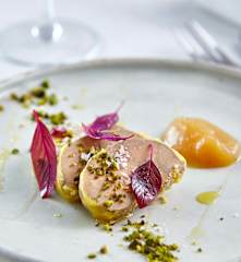 鹅肝配玉桂苹果酱