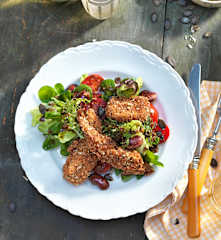 Backhendlsalat mit Kürbiskernen