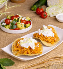 Tinga de col y ensalada de calabacitas