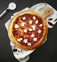 Pizza al caprino e peperone crusco