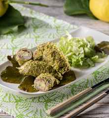 Involtini di vitello al vapore con insalata verde veloce