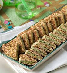Bocaditos con relleno de rúcula, roquefort y nueces