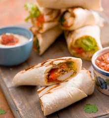 Burrito z kurczakiem i pico de gallo