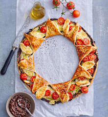 Tarte couronne tapenade-tomate