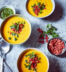 Geröstete Möhrensuppe mit Petersilienpesto