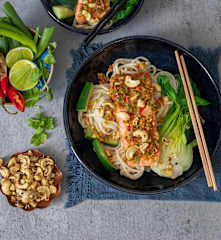 Ginger salmon udon with spiced cashews