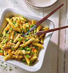 Nudelsalat mit dicken Bohnen, Speck und Aprikosen