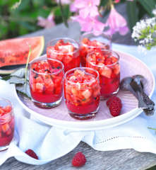 Verrine de framboises et pastèque au sirop d'hibiscus