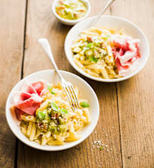 Penne au pesto et jambon cru