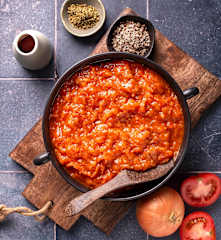 Tomato and onion gravy (South African)