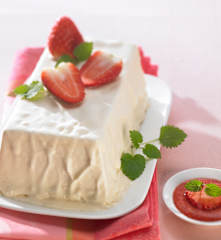 Eierlikör-Semifreddo mit Beeren