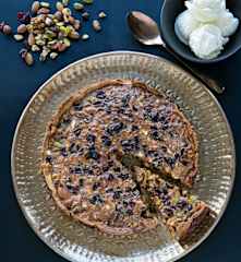 Τάρτα με ξηρούς καρπούς και κράνμπερις