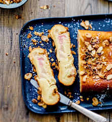 Gâteau à la rhubarbe et aux amandes