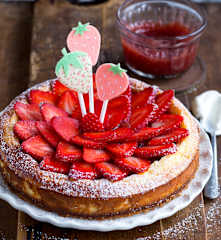 Ricotta-Cheesecake mit Erdbeeren