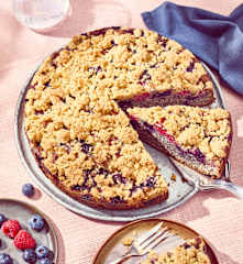 Mohn-Beeren-Kuchen mit Streuseln