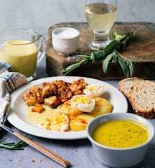 Crema de verduras, pollo en salsa de mostaza con patatas y huevo duro