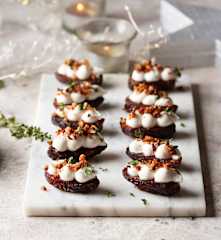 Dátiles rellenos de queso con nuez caramelizada