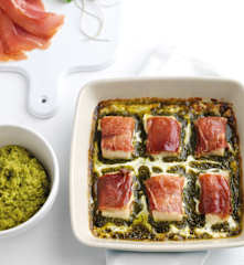 Embrulhos de pescada e presunto gratinados com esparregado de ervilhas