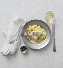 Steamed fish fillets in a creamy leek sauce