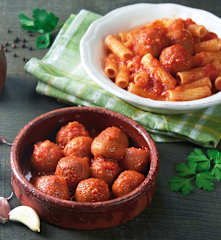 Ragù con polpettine di pane