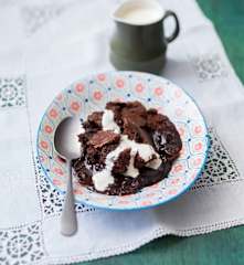 Cinnamon chocolate self-saucing pudding