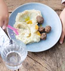 Purée de chou-fleur aux raisins et boulettes