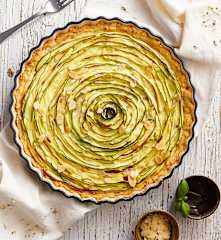 Crostata salata alle mandorle con zucchine