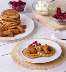 Tortitas integrales con manzanas a la vainilla y canela
