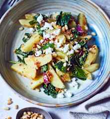 Kartoffel-Spinat-Salat mit getrockneten Tomaten