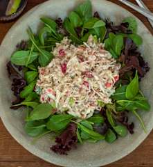 Ensalada de kanikama y rabanitos