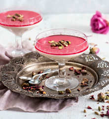 Kardamonowa panna cotta z różanym syropem