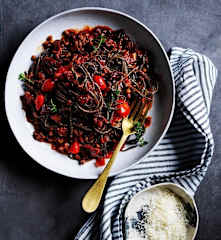 Black bean spaghetti bolognese (gut health)