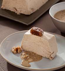 Semifrío de castañas con salsa de nueces