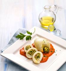 Seppie ripiene su coulisse di pomodorini